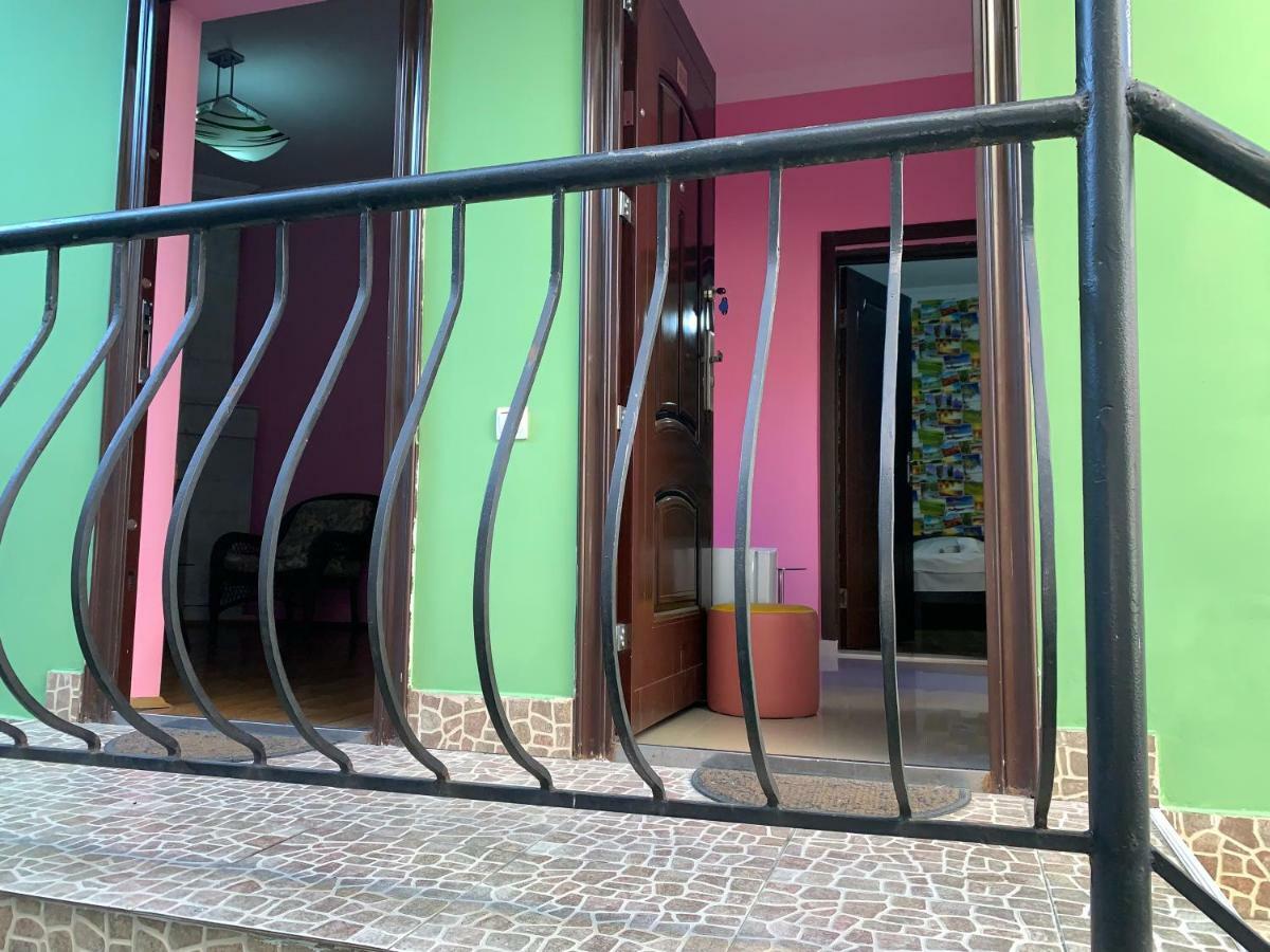 ホテルLight House バトゥーミ エクステリア 写真